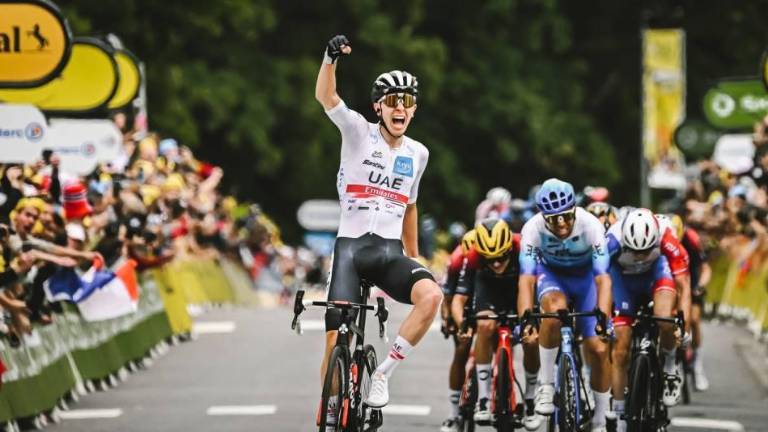 Tadej Pogacar gana en el sprint final.