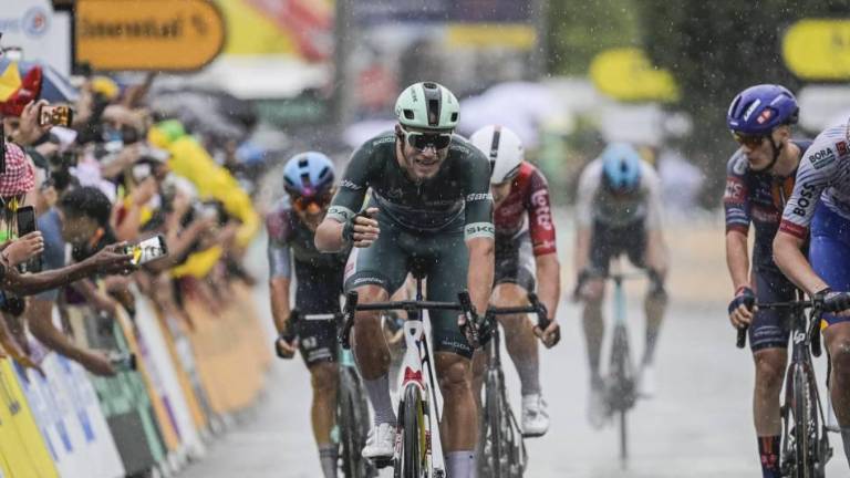 El italiano Jonathan Milan (Lidl-Trek) se impuso en el sprint reducido.