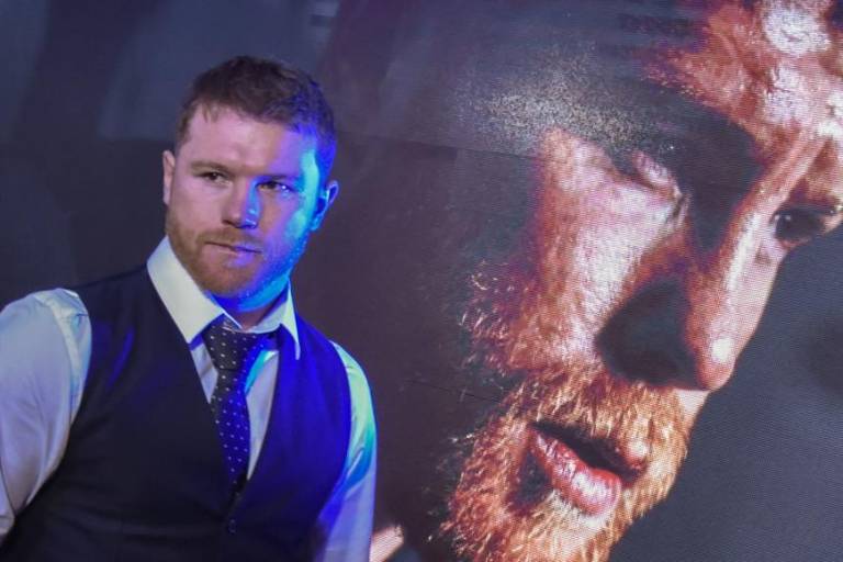 Canelo Álvarez entrena con pantalones llenos de diamantes; se los hizo Dolce &amp; Gabbana (VIDEO)