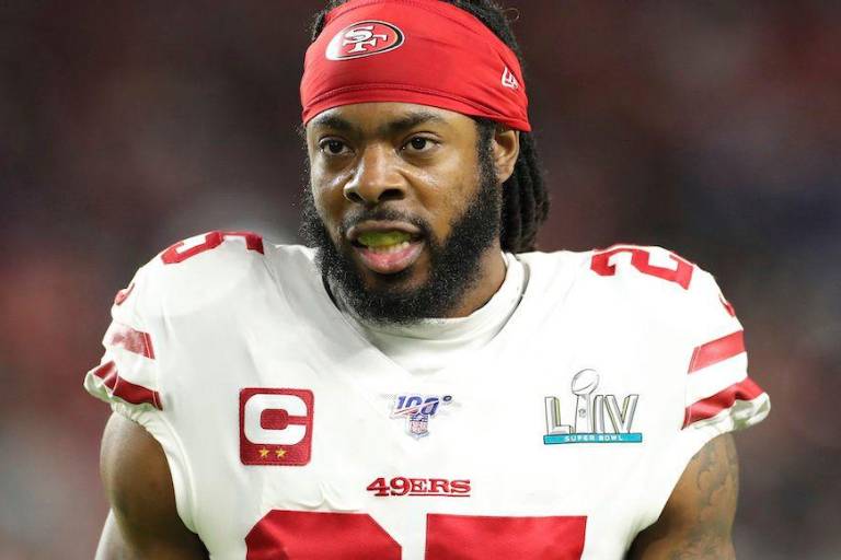 Richard Sherman se une a Tom Brady y firma con los Buccaneers de Tampa Bay