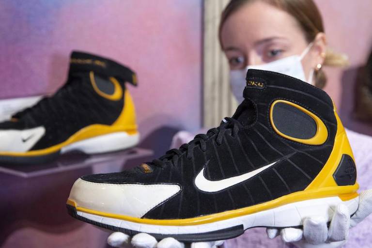 Sotheby’s subastará las zapatillas que usó el astro de la NBA Kobe Bryant