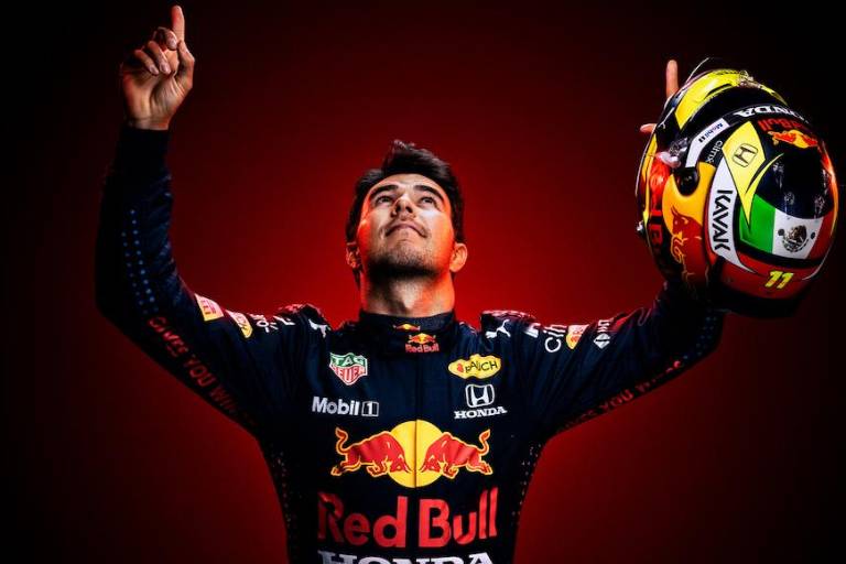 ‘Checo’ Pérez alista su primera carrera con el equipo Red Bull