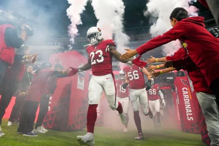 Entrenador de los Arizona Cardinals es despedido por agredir a una mujer en México