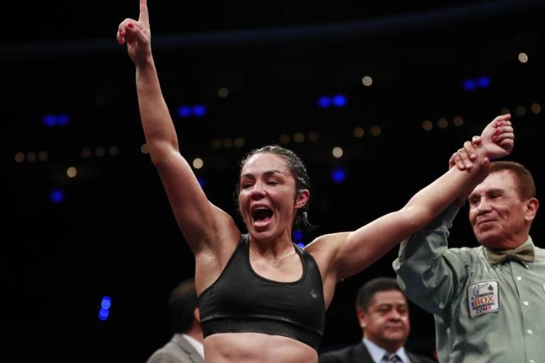 Jackie Nava vence a ‘La Barbie’ Juárez y gana cinturón Diamante Rosa supergallo