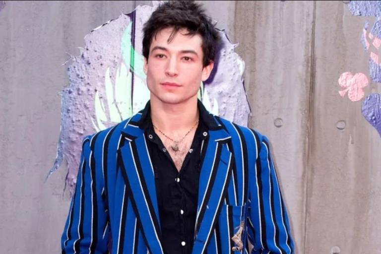 Ezra Miller ahora es acusado de robo de botellas de alcohol