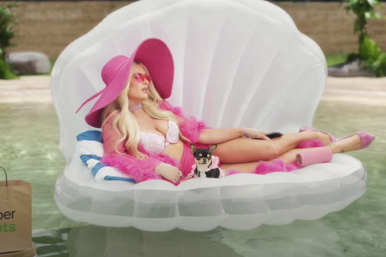 Paris Hilton se une a los Irwin en campaña de Uber Eats
