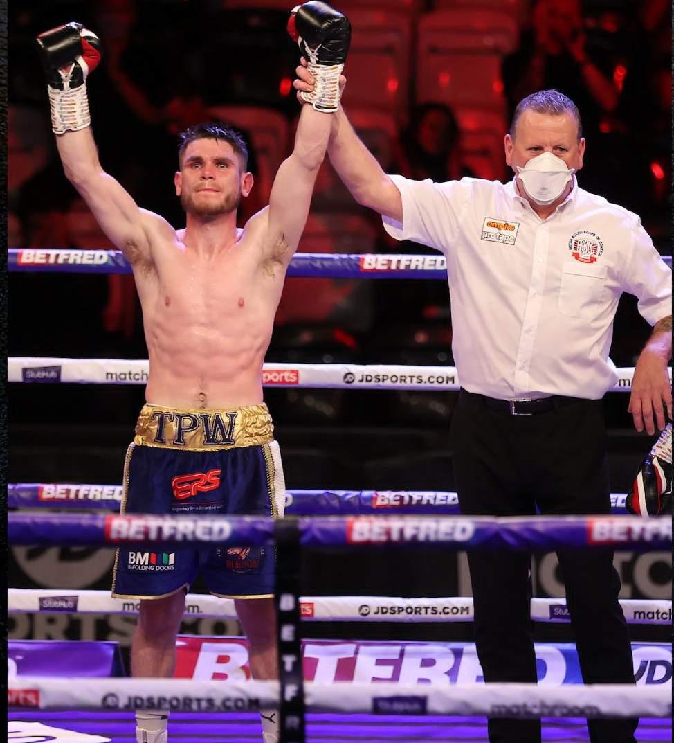 $!Edy Valencia otorga gran pelea en Inglaterra