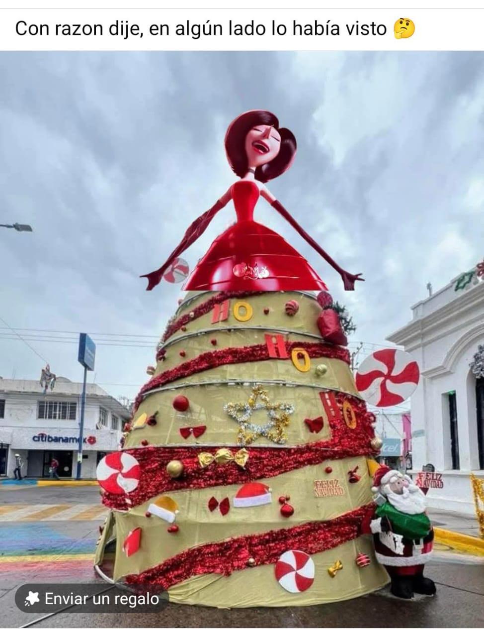 $!Genera polémica diseño del árbol de Navidad en Escuinapa