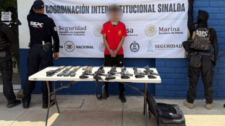 Elementos de la SSPC y PEP, detuvieron a un hombre en posesión de armas y municiones en Navolato.