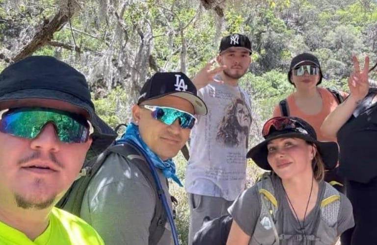 Visitan hijos de Jenni Rivera lugar donde fue su accidente en Nuevo León