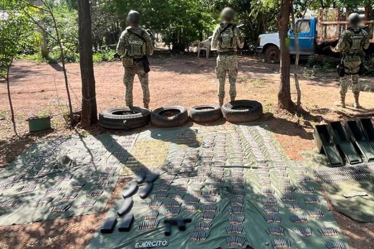 Ejército asegura armamento y equipo táctico en Tepuche, Culiacán