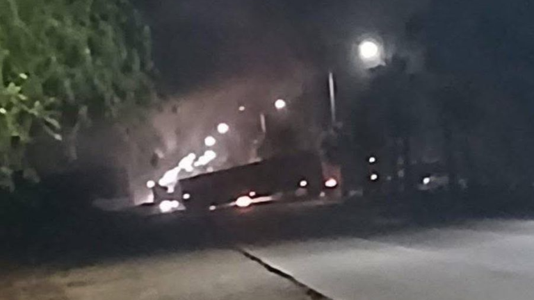 Bloqueos carreteros, enfrentamientos armados y la quema de vehículos fueron registrados en Ahome, Guasave y Angostura .