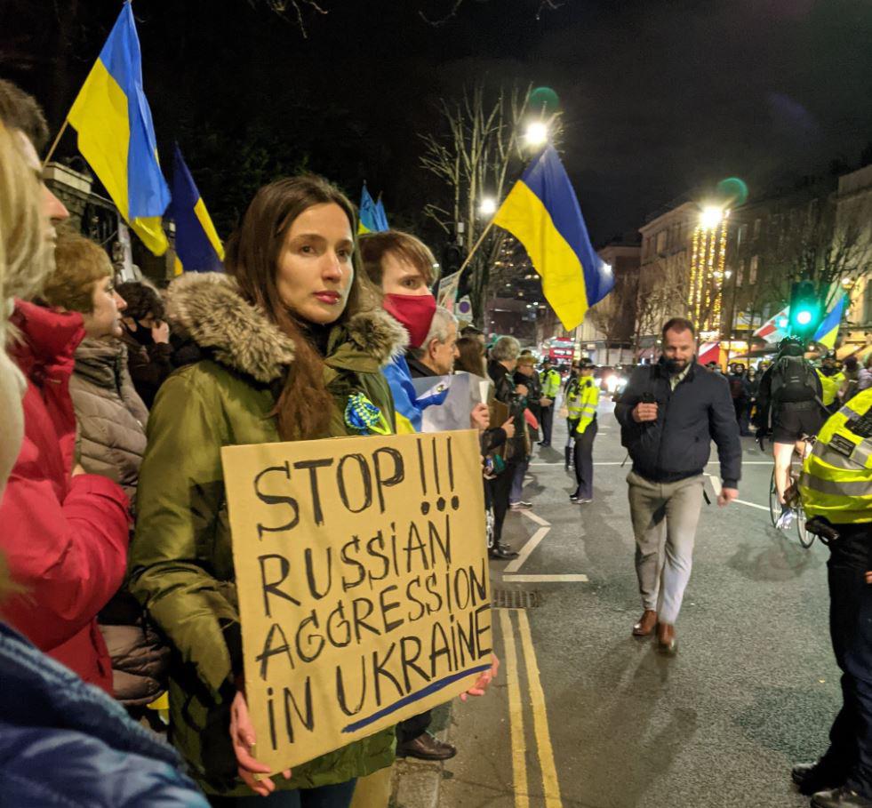 $!Protestas cunden en el orbe, incluida Rusia donde arrestan a cientos