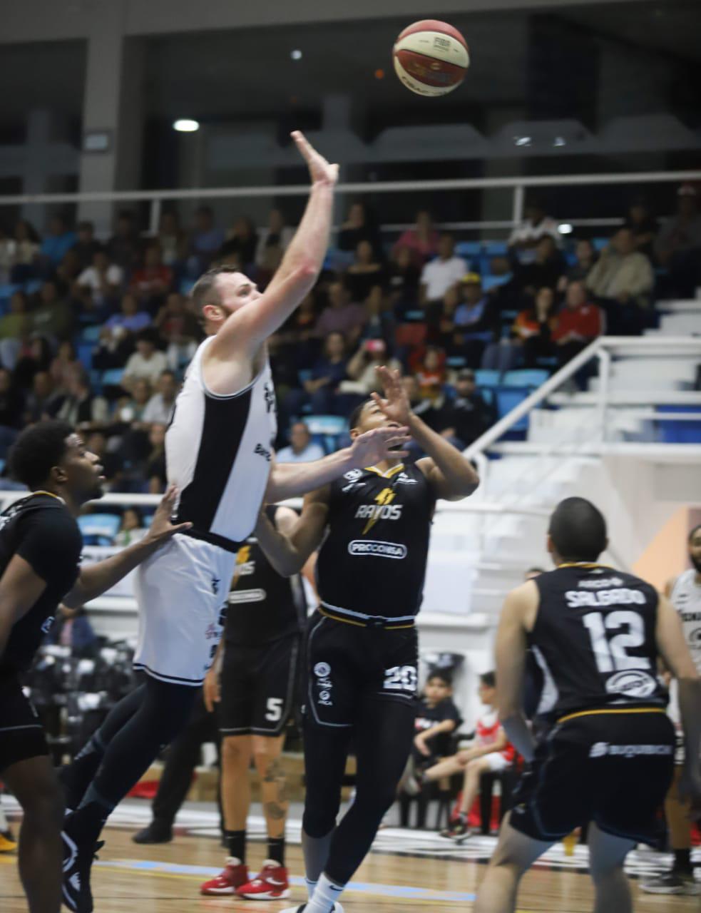 $!¡Rayos! Venados Basketball cae en el primero de la serie