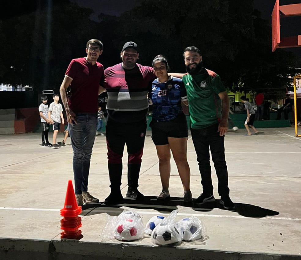 $!Entregan material deportivo en la colonia Huizaches, en Culiacán