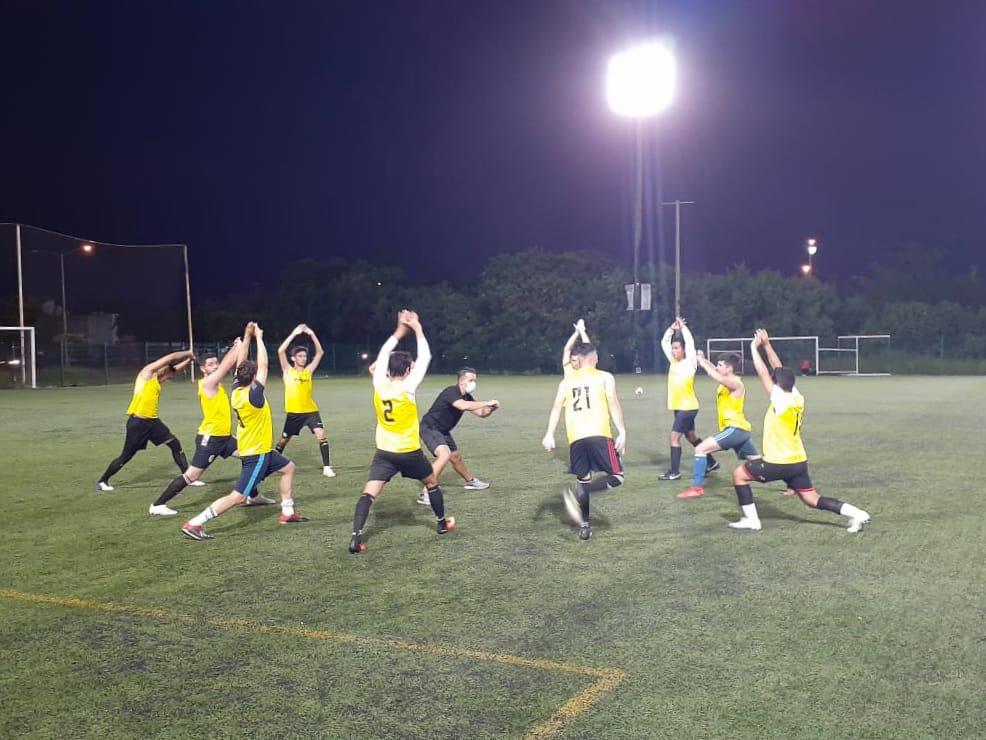 $!El futbol reanuda actividad en los campos de Mazatlán