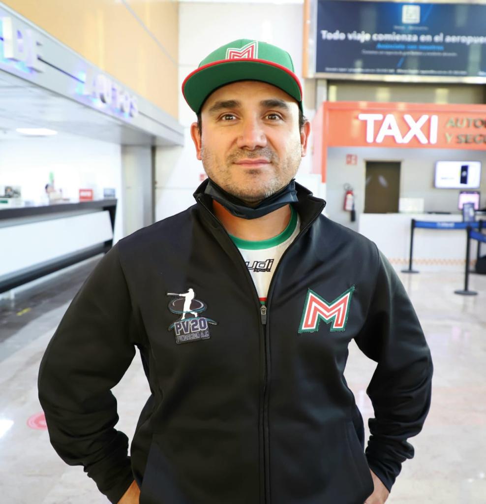 $!Emotivo recibimiento tiene en Culiacán el mundialista Ezequiel Rivera
