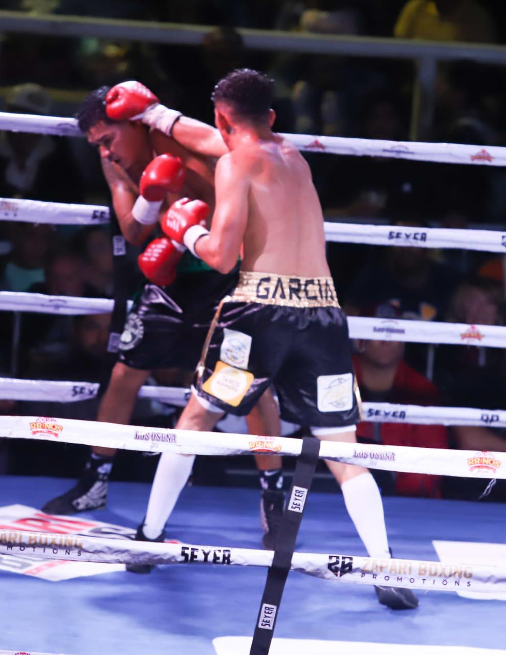 $!Feroz triunfo de Juan Estrada en velada de box Sangre Nueva 2