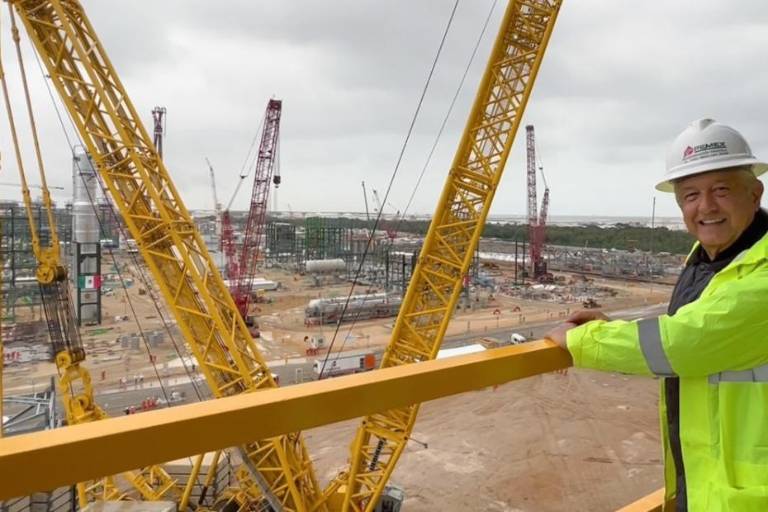 AMLO reconoce que costos de construcción Dos Bocas han subido 30%, hasta 12 mil millones de dólares