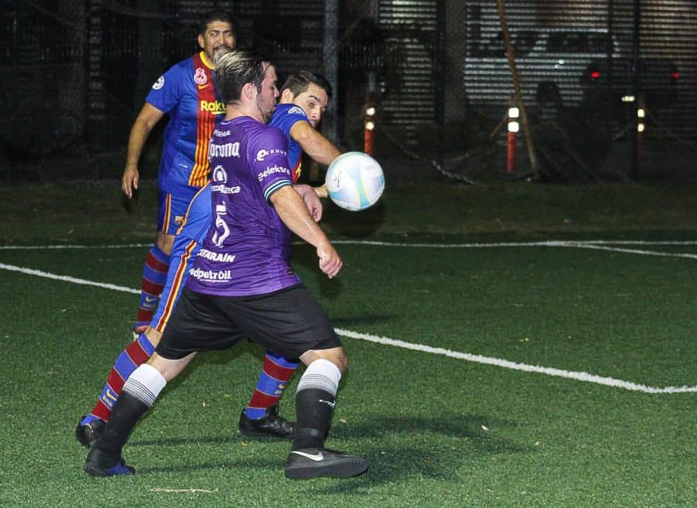 $!Datemex mantiene su invicto en la Liga de Futbol de Medios de Comunicación