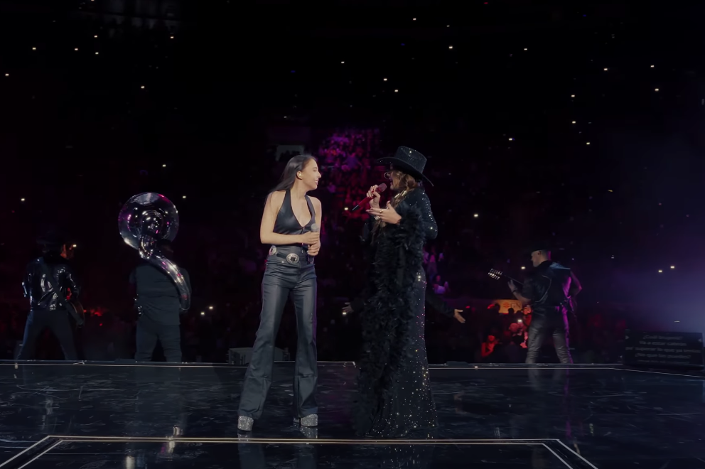 $!Sorprende Yuridia con ‘Brujería’ junto a Majo Aguilar