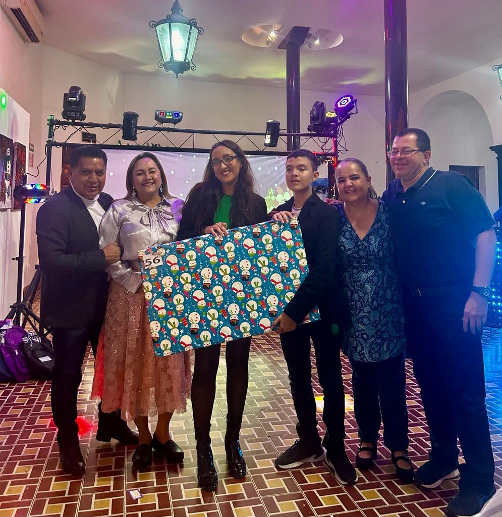 $!Diversos regalos se rifaron al final de la cena.