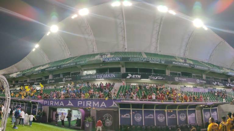 El Kraken albergó a más de 2 mil asistentes en la ceremonia de apertura.