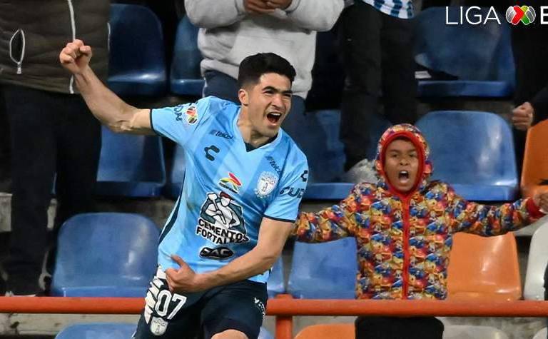 Pachuca apunta a la final con hat-trick de Nico Ibáñez