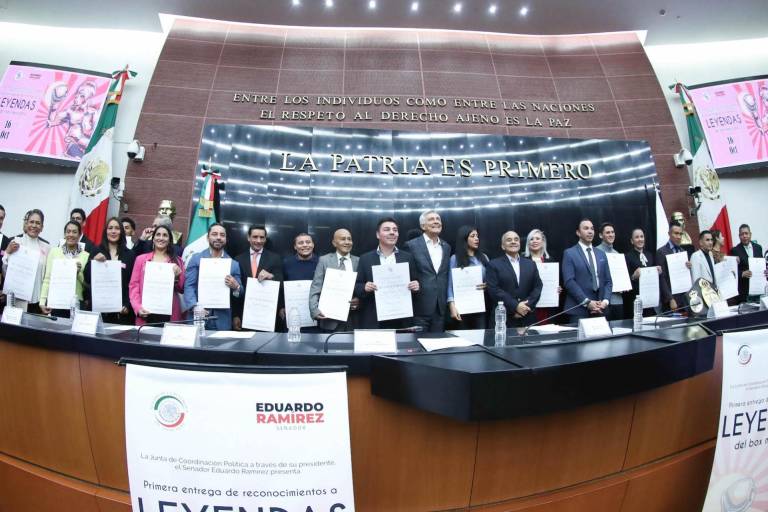 Reciben leyendas del boxeo mexicano reconocimiento en el Senado de la República