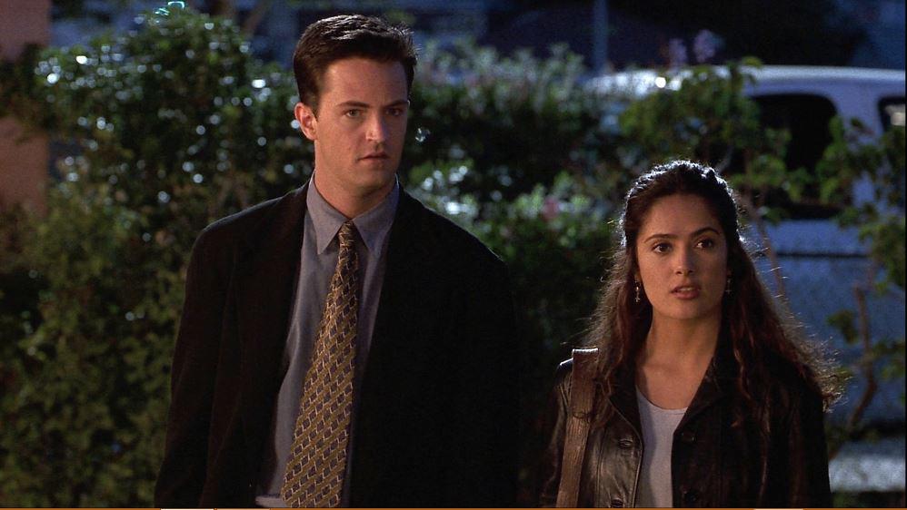 $!Matthew Perry y Salma Hayek en 1997.
