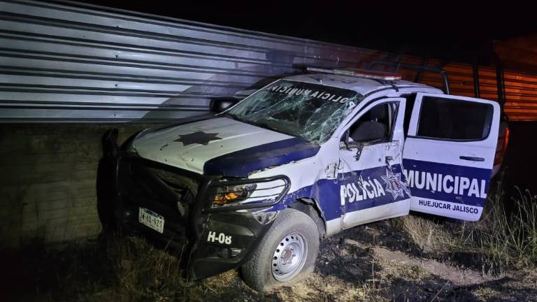 Policías de Huejúcar y de Santa María de los Ángeles acudieron a verificar un reporte sobre una supuesta volcadura, pero hombres armados los estaban esperando.