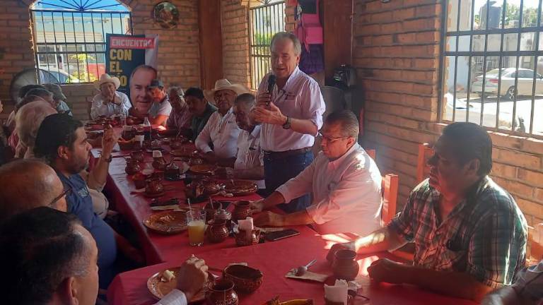 Sergio “El Pío” Esquer Peiro estuvo en Escuinapa para dar a conocer su aspiración al Senado de la República.